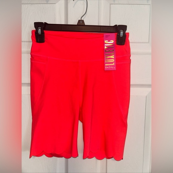 LILLY PULITZER WOMEN WEEKENDER SHORT HIGH RISE SCALLOPED SPICY CORAL - Picture 1 of 3